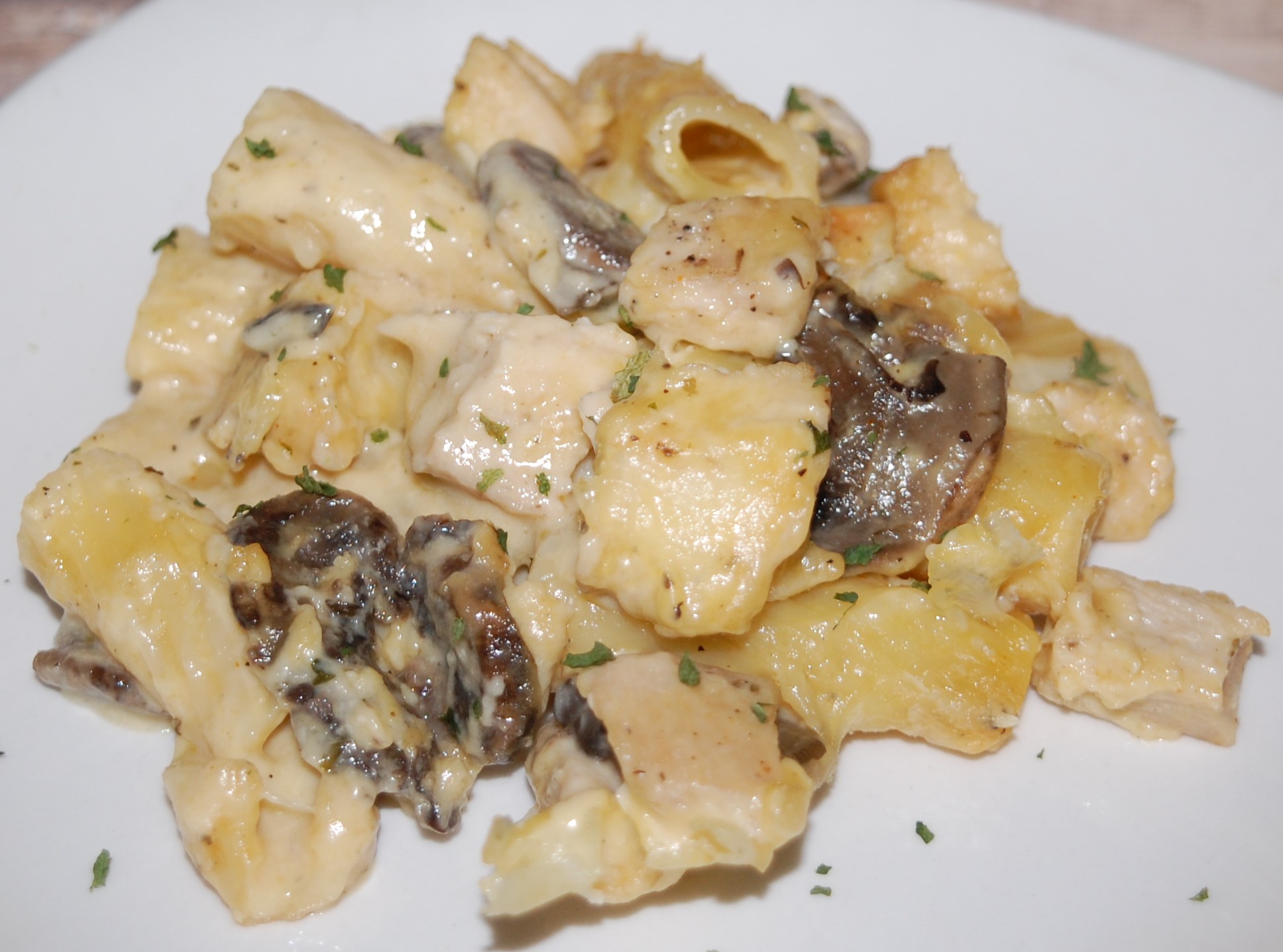 Cheesy Chicken Rigatoni - StolenRecipes.net